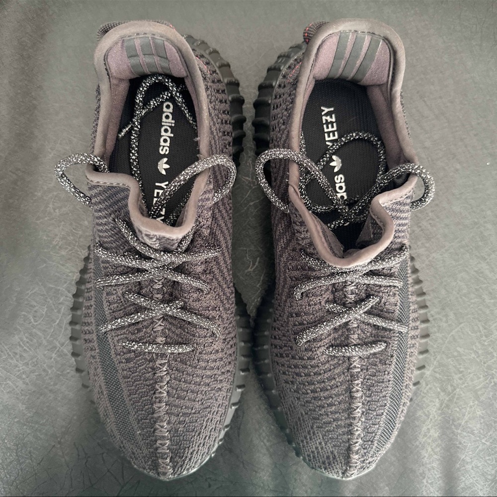 Yeezy Boost 350 V2 ‘Black Non-Reflective’ (EUC with box)